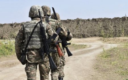 Ermənistanda hərbi xidmətin müddəti azaldılır