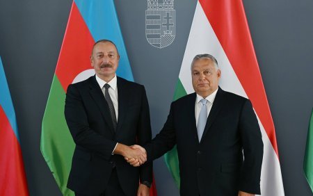 Prezident Viktor Orbanı təbrik etdi