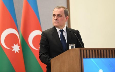 Ceyhun Bayramov Omana getdi