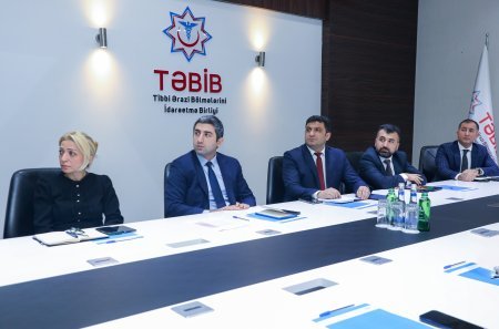 TƏBİB-də tabeli tibb müəssisələrinin fəaliyyəti ilə bağlı müşavirə keçirildi - Fotolar