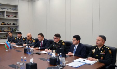 Amerikalı general Şəhidlər xiyabanında - Fotolar
