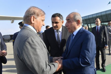 Şahbaz Şərif Bakıdadır - Foto