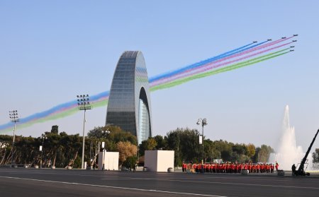 Paradda nümayiş etdirilən silah sistemləri, texnikalar və aviasiya vasitələri - Fotolar