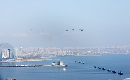 Paradda nümayiş etdirilən silah sistemləri, texnikalar və aviasiya vasitələri - Fotolar