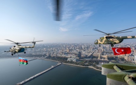 Paradda nümayiş etdirilən silah sistemləri, texnikalar və aviasiya vasitələri - Fotolar