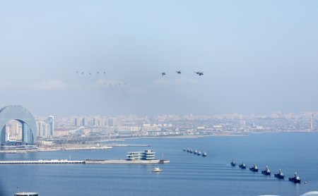 Paradda nümayiş etdirilən silah sistemləri, texnikalar və aviasiya vasitələri - Fotolar