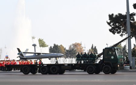 Paradda nümayiş etdirilən silah sistemləri, texnikalar və aviasiya vasitələri - Fotolar