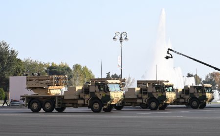 Paradda nümayiş etdirilən silah sistemləri, texnikalar və aviasiya vasitələri - Fotolar