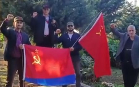 Bakıda SSRİ bayrağı qaldıranlar həbs edildi - Foto