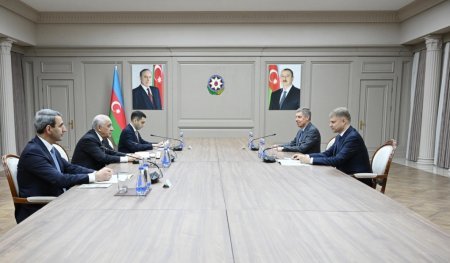 Əli Əsədov Oleq Belozyorov ilə görüşüb