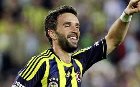 “Fənərbaxça”nın keçmiş ulduzu saxlanıldı