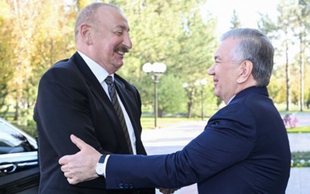 Mirziyoyev İlham Əliyevi təbrik etdi