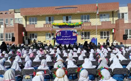 İranda məktəblər distant təhsilə keçir