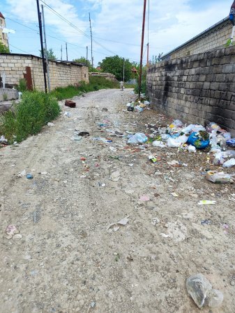 Lövhədə Hörmət, Reallıqda Laqeydlik:Şəhid Adına Yaraşmayan Mənzərə