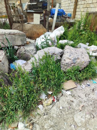 Lövhədə Hörmət, Reallıqda Laqeydlik:Şəhid Adına Yaraşmayan Mənzərə