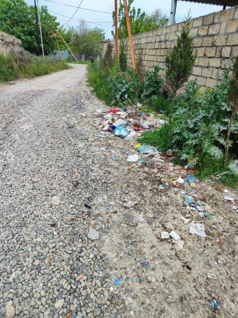 Lövhədə Hörmət, Reallıqda Laqeydlik:Şəhid Adına Yaraşmayan Mənzərə