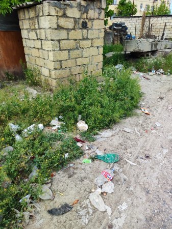 Lövhədə Hörmət, Reallıqda Laqeydlik:Şəhid Adına Yaraşmayan Mənzərə