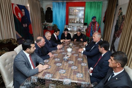 Anar Məmmədov Tərtərdə şəhid ailəsini ziyarət etdi - Fotolar