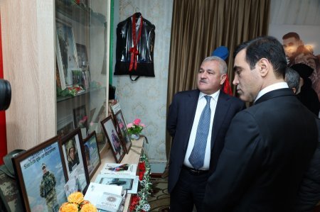 Anar Məmmədov Tərtərdə şəhid ailəsini ziyarət etdi - Fotolar