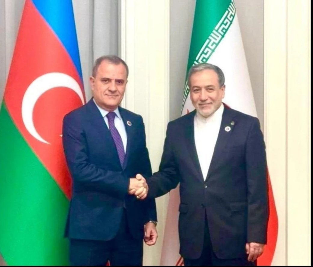 Ceyhun Bayramov Abbas Əraqçi ilə regional məsələləri müzakirə edib