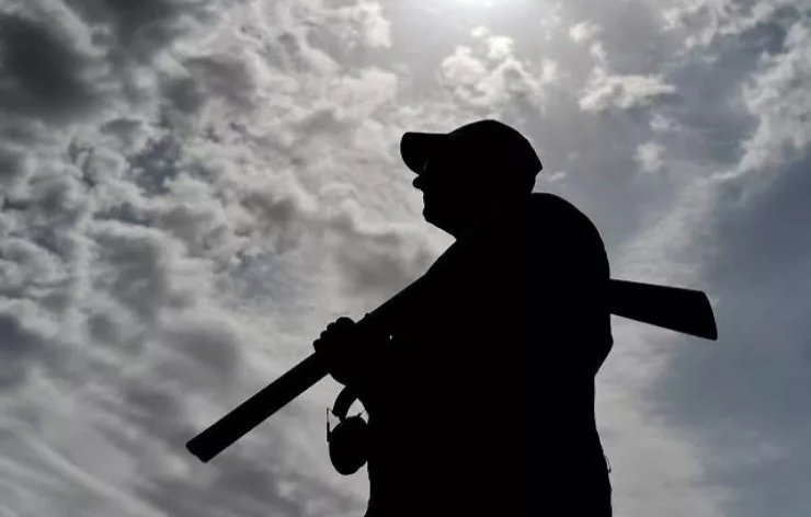74 yaşlı ovçu qadını maralla səhv salıb güllələdi 74 yaşlı ovçu qadını maralla səhv salıb güllələdi